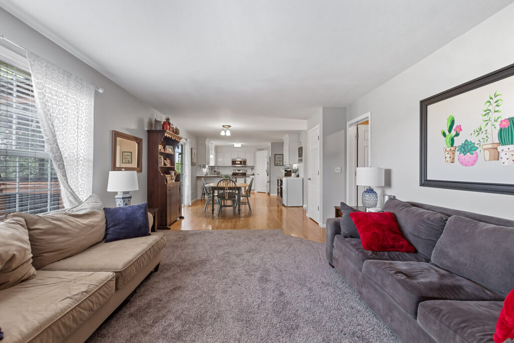 10_836_Lindsay10_mls