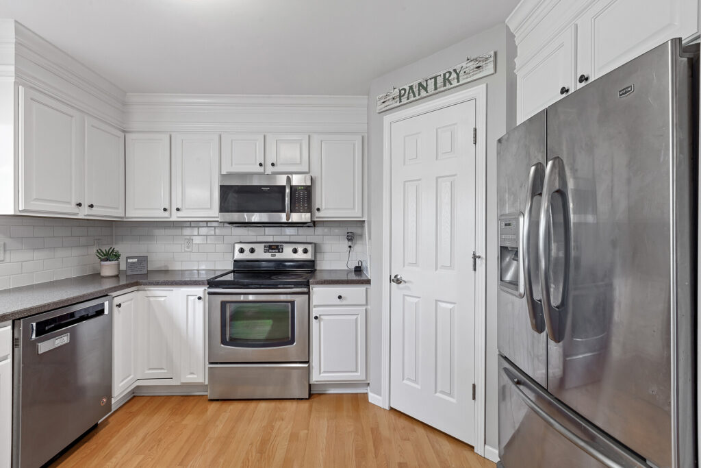 22_836_Lindsay22_mls