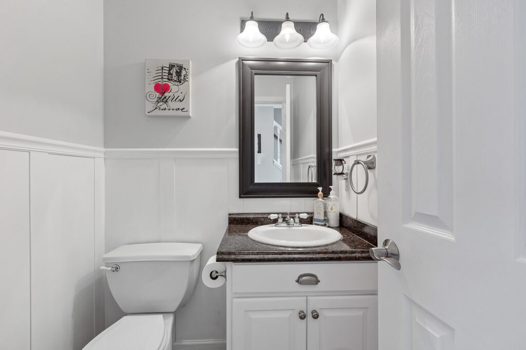 25_836_Lindsay25_mls