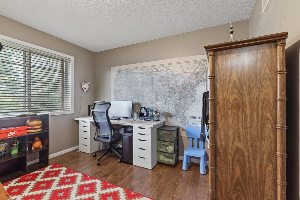 28_836_Lindsay28_mls