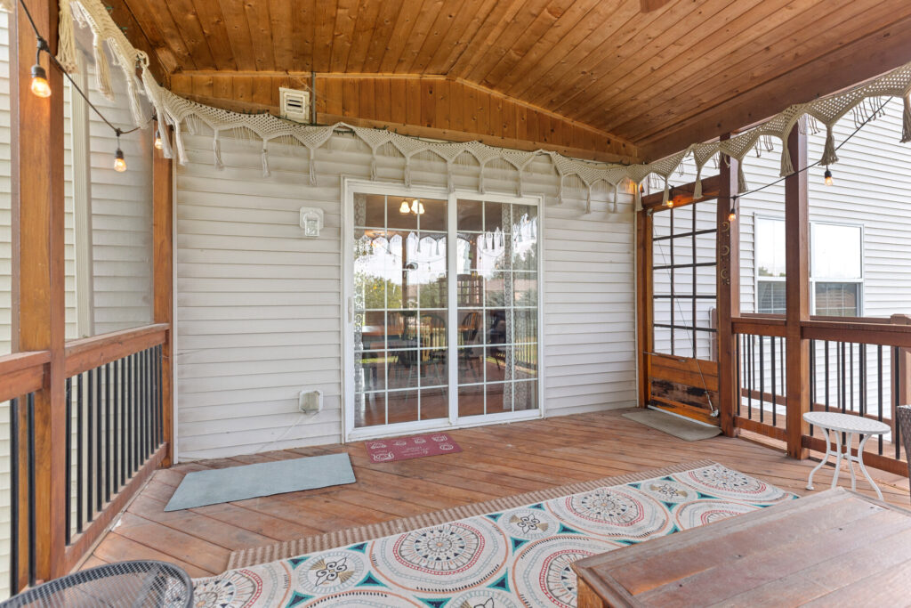 45_836_Lindsay45_mls