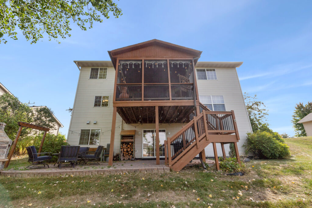 49_836_Lindsay49_mls