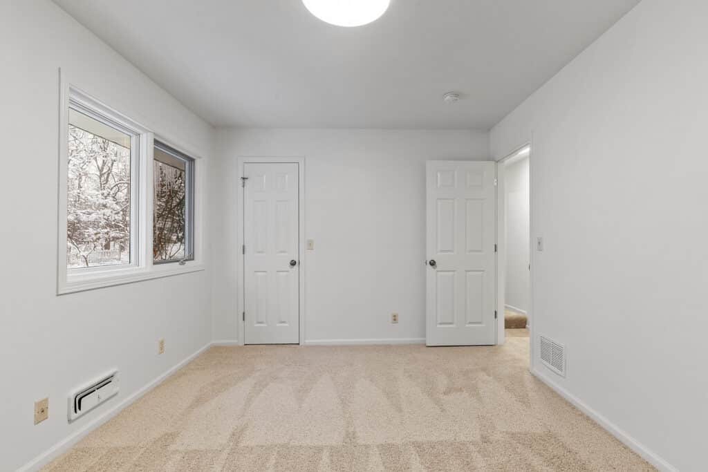 33_912_Thoreau33_mls