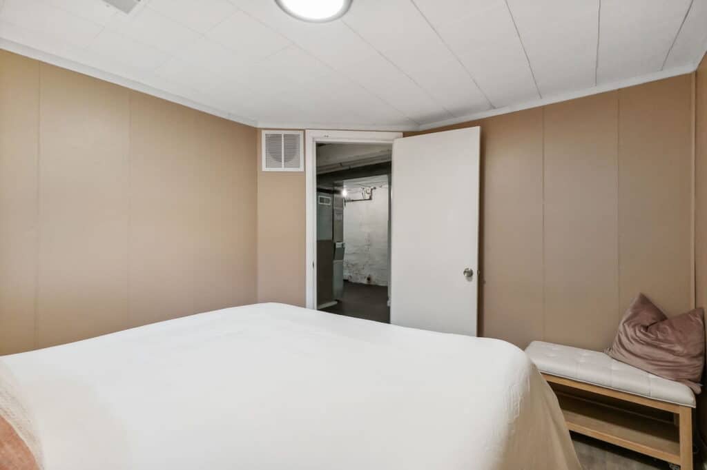 24-web-or-mls-4509-30th-Ave-S-24