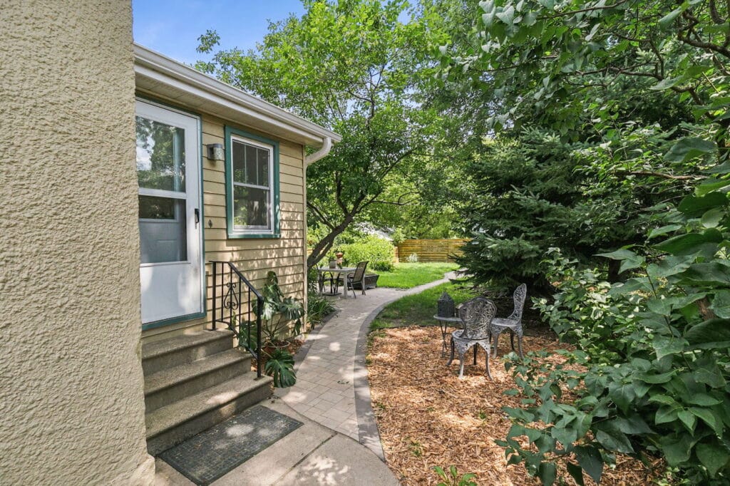 29-web-or-mls-4509-30th-Ave-S-29