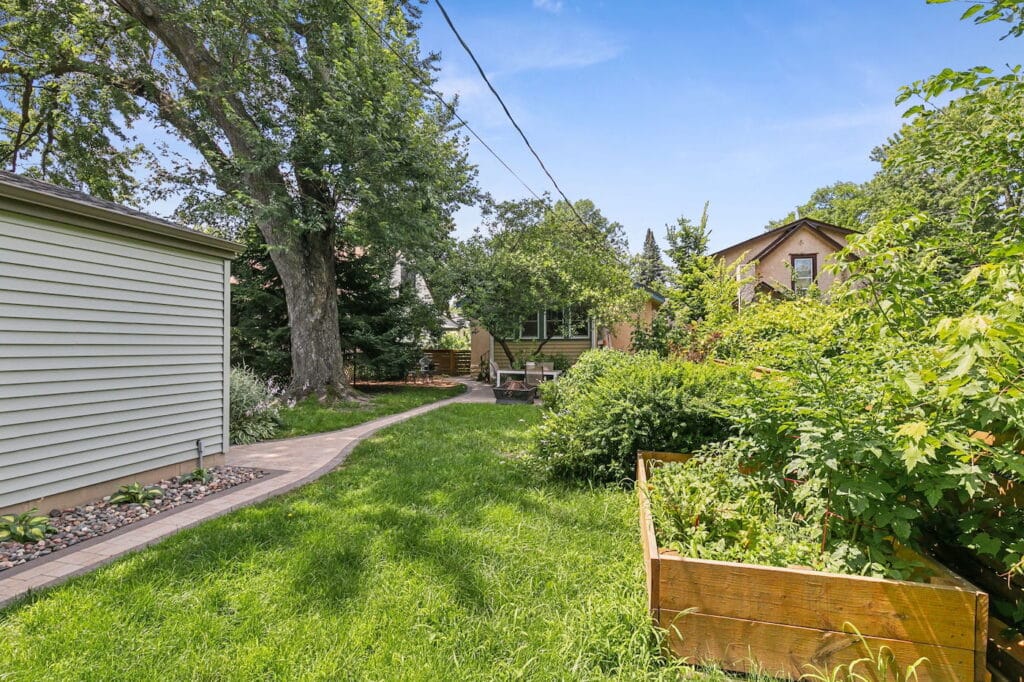 33-web-or-mls-4509-30th-Ave-S-33