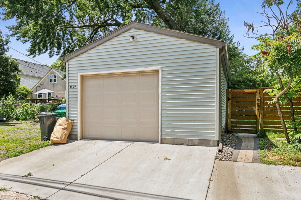 35-web-or-mls-4509-30th-Ave-S-35
