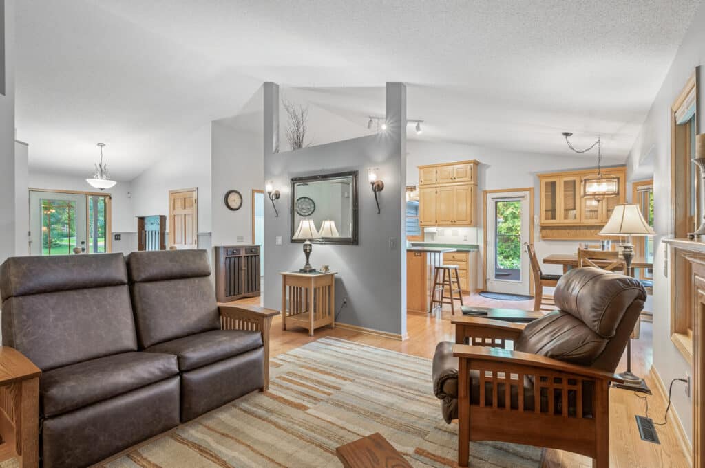 12_1039_160th_Lane_NE12_mls