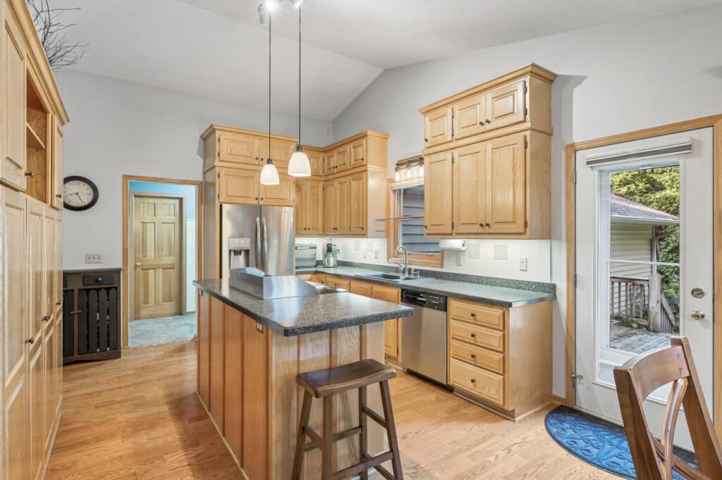 18_1039_160th_Lane_NE18_mls