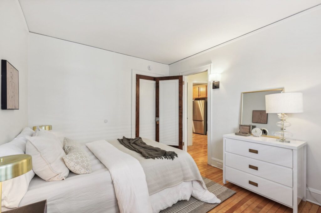 17-web-or-mls-3316-Hennepin-Ave-016