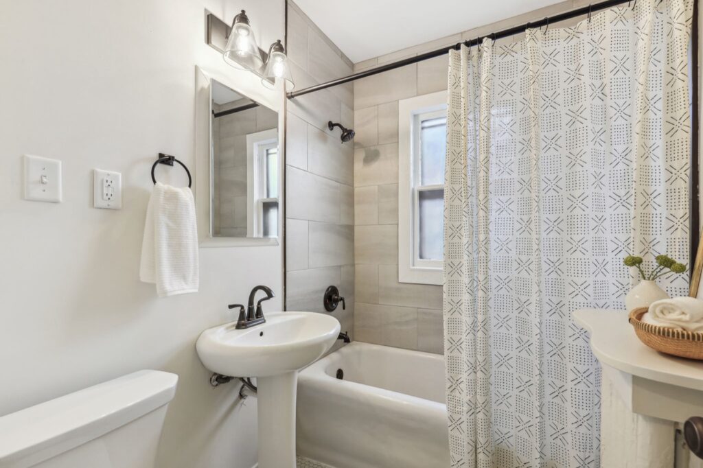 18-web-or-mls-3316-Hennepin-Ave-017