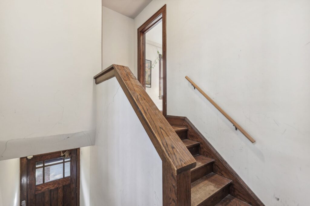 24-web-or-mls-3316-Hennepin-Ave-023