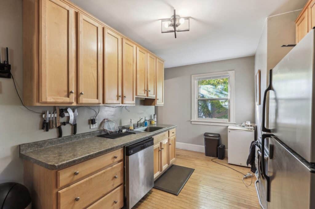 30-web-or-mls-3316-Hennepin-Ave-029