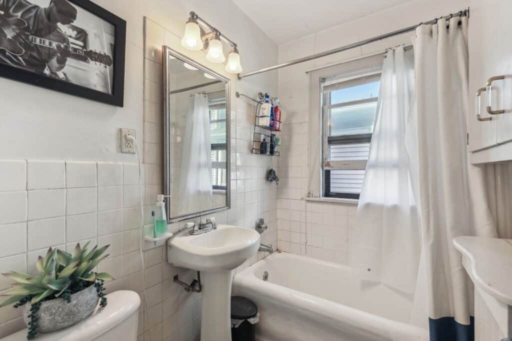 36-web-or-mls-3316-Hennepin-Ave-035