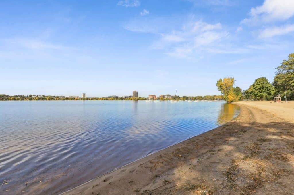 47-web-or-mls-3316-Hennepin-Ave-046