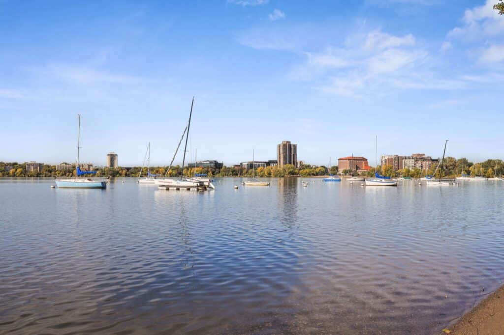 48-web-or-mls-3316-Hennepin-Ave-047