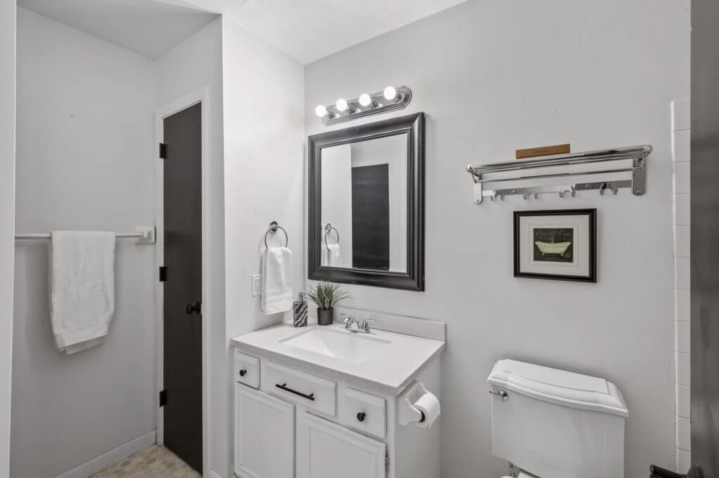 24_6503_Ives_Ln_N24_mls