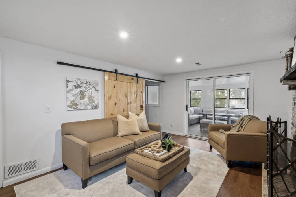 33_6503_Ives_Ln_N33_mls