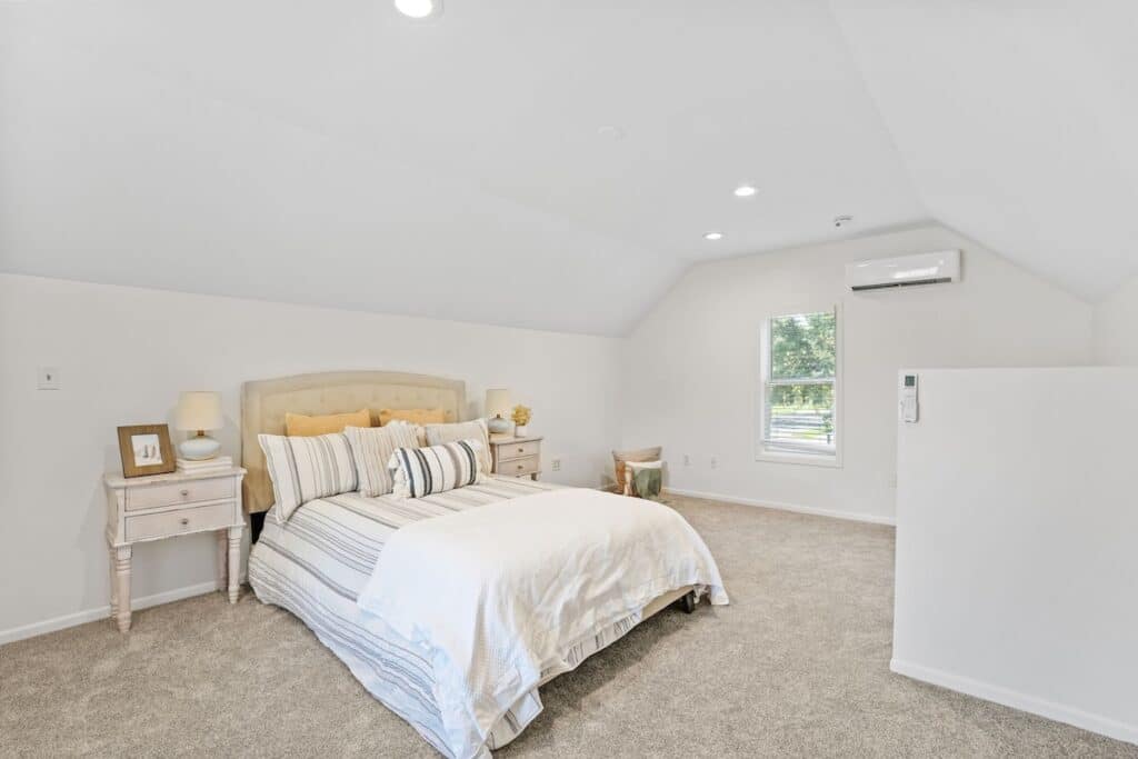 25-web-or-mls-26030 2nd St-25