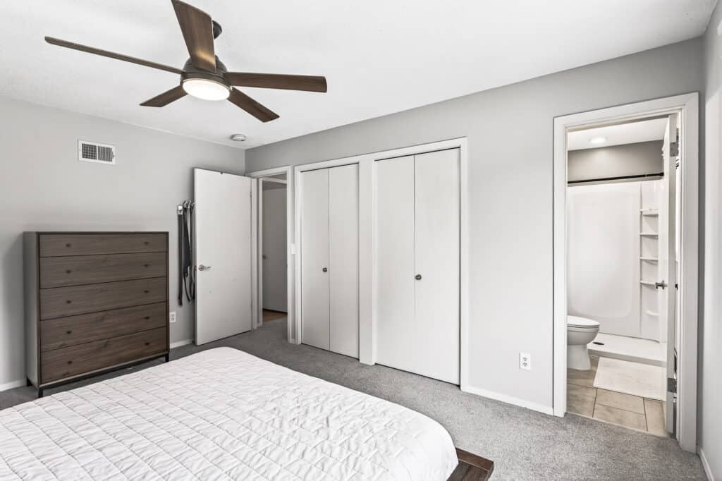 17_8023_Dakota_Ave17_mls