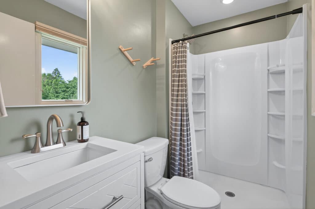 18_8023_Dakota_Ave18_mls