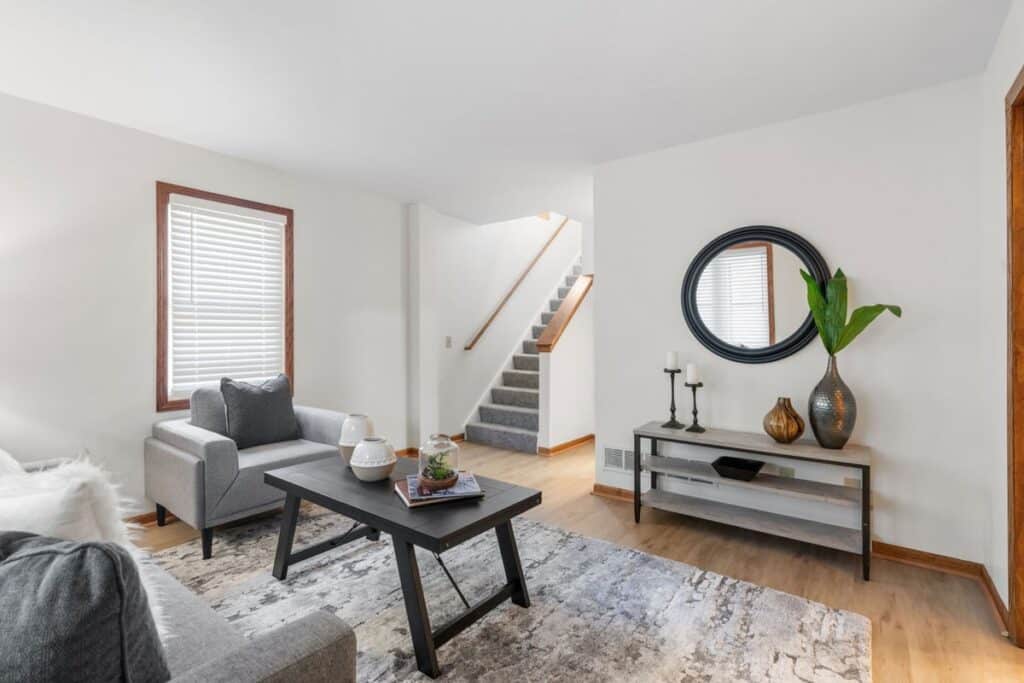 20-custom-813 26th Ave NE-20