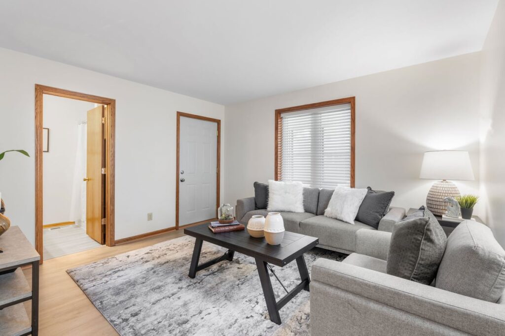 21-custom-813 26th Ave NE-21