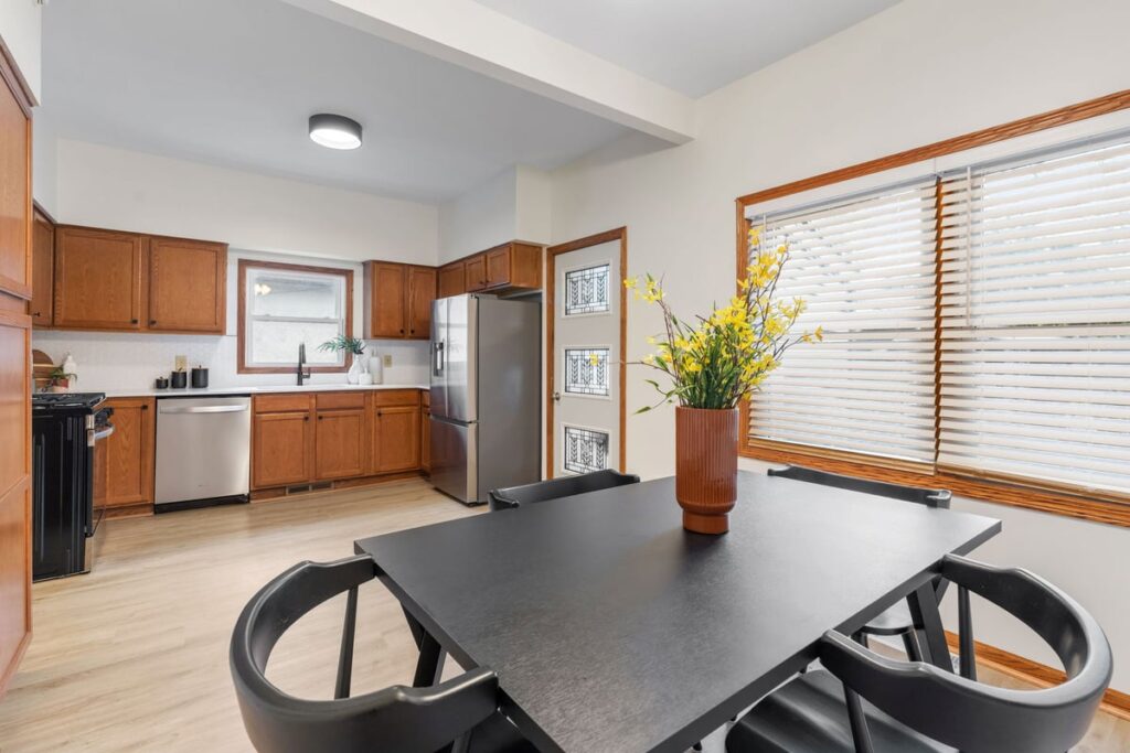 34-custom-813 26th Ave NE-34