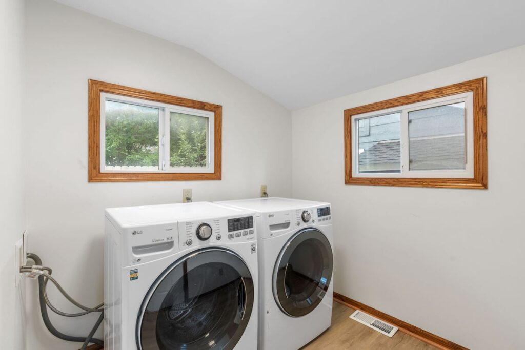 35-custom-813 26th Ave NE-35