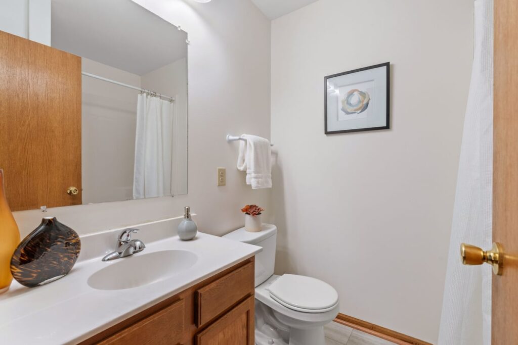 38-custom-813 26th Ave NE-38