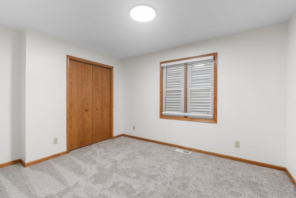 41-custom-813 26th Ave NE-41