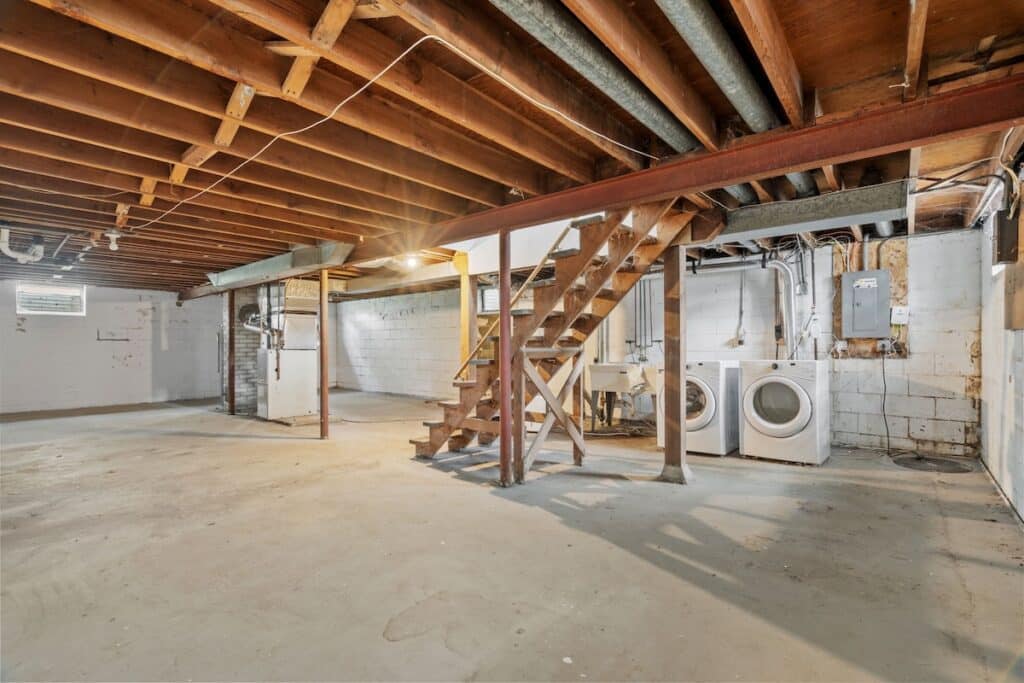 44-web-or-mls-3824 McKnight Rd N-44