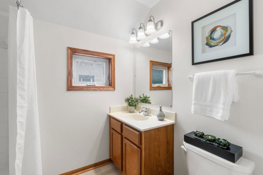 46-custom-813 26th Ave NE-46