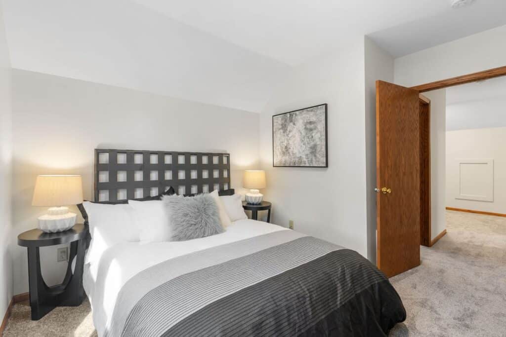 50-custom-813 26th Ave NE-50