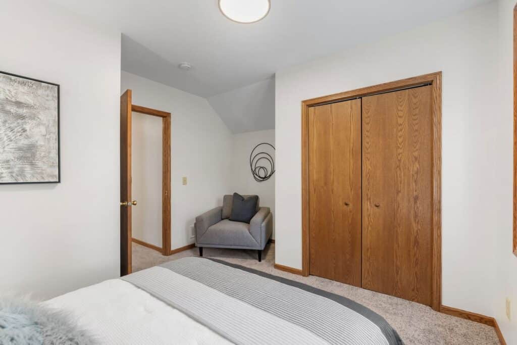 51-custom-813 26th Ave NE-51