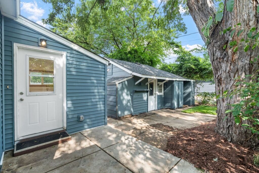 9-custom-813 26th Ave NE-9