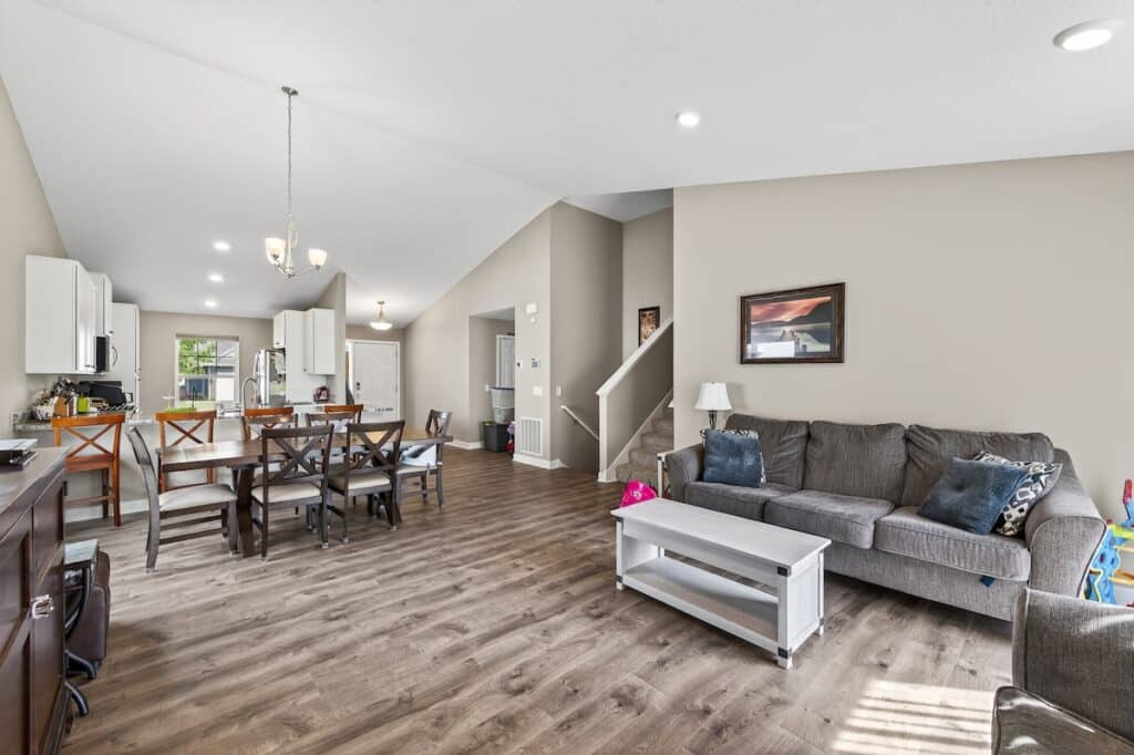 08_4845_Empress_Ave_N8_mls