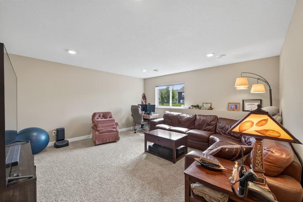 21_4845_Empress_Ave_N21_mls