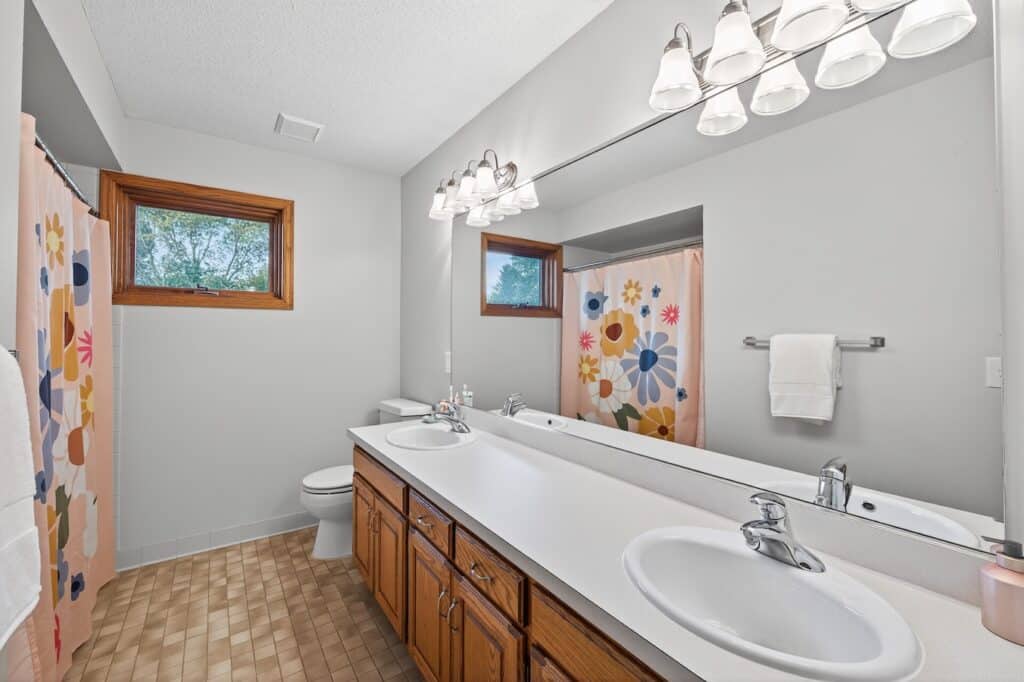 22_8931_Ashley_Tce22_mls