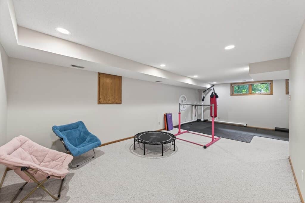 23_8931_Ashley_Tce23_mls