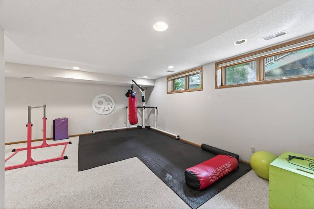 24_8931_Ashley_Tce24_mls