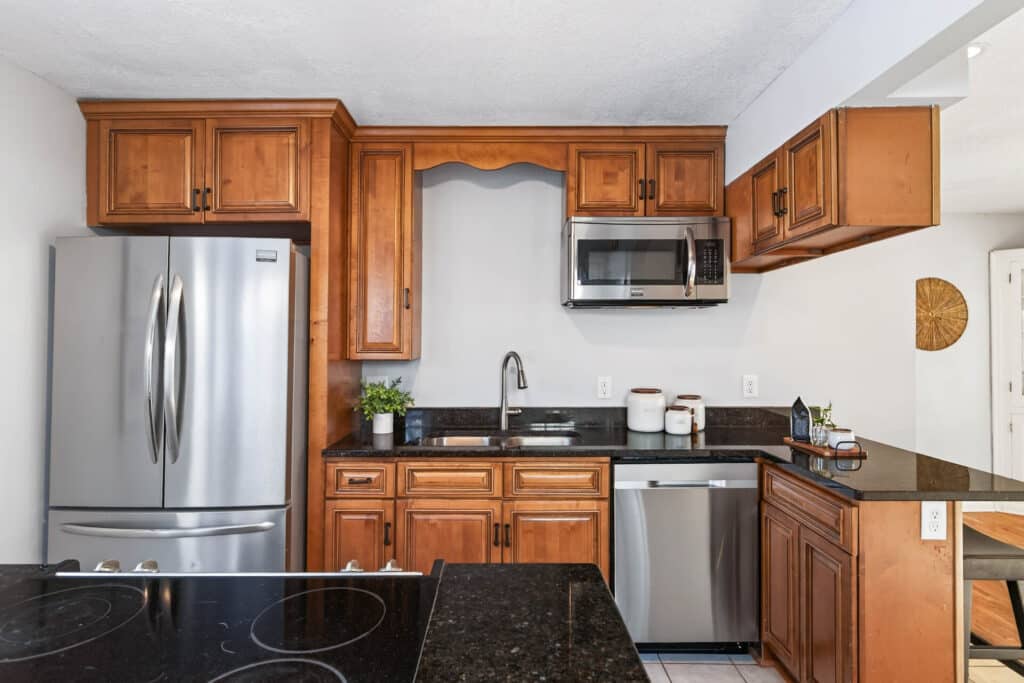 16_2199_Oakwood8 (1)_mls