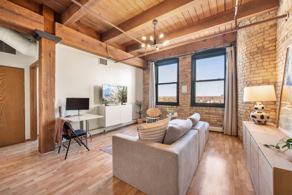 17-web-or-mls-400-n-1st-st-504