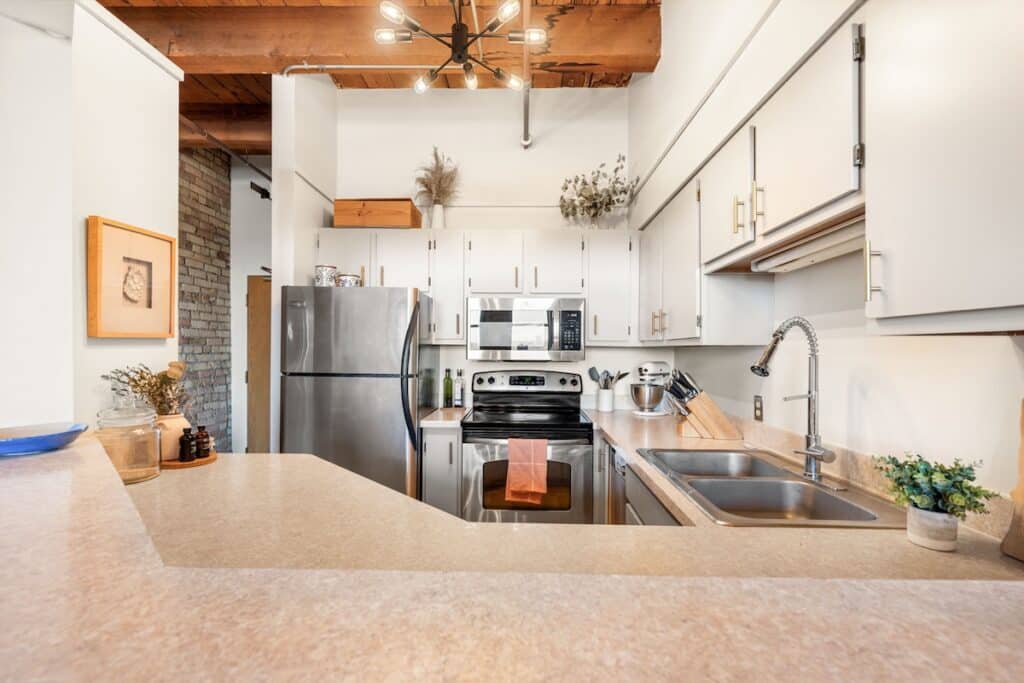 29-web-or-mls-400-n-1st-st-504