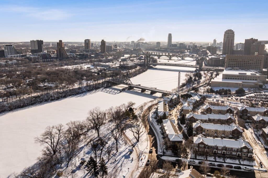 4-web-or-mls-400-n-1st-st-504