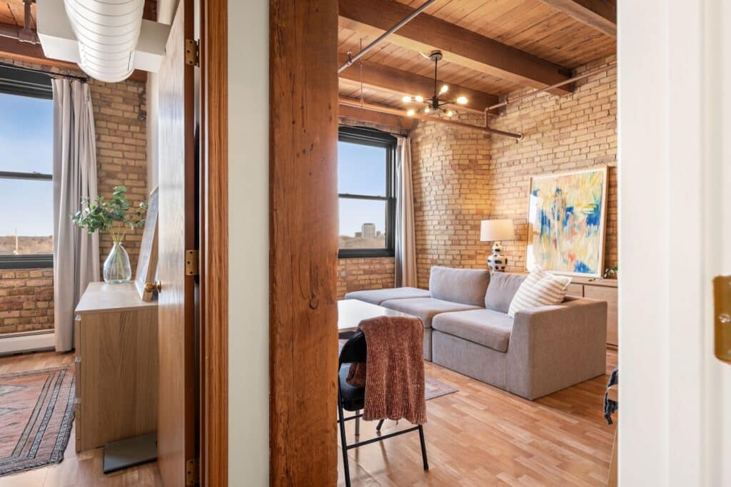 47-web-or-mls-400-n-1st-st-504