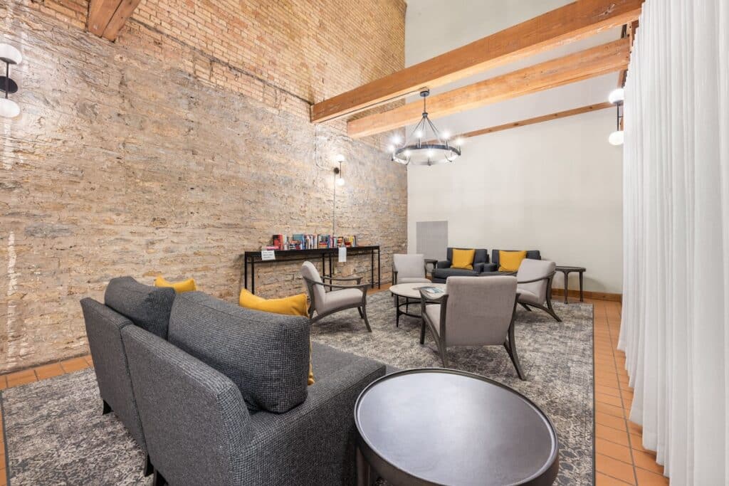 55-web-or-mls-400-n-1st-st-504