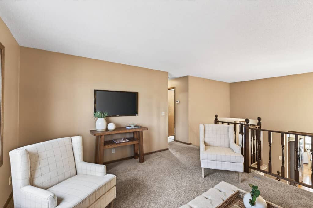 12_7050_43rd_St_N12_mls