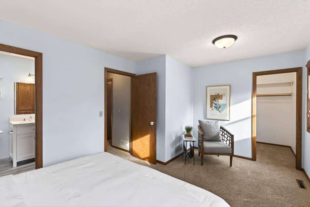 15_7050_43rd_St_N15_mls