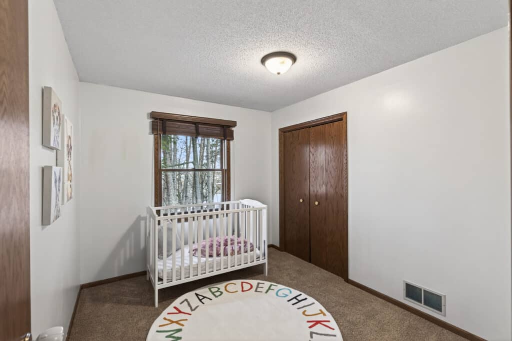 17_7050_43rd_St_N17_mls